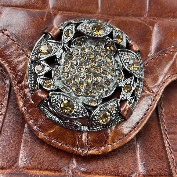 Gorgeous mid  size faux croc purse with chain shoulder strap - Picture 2 of 8